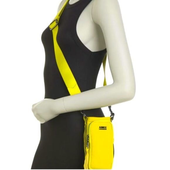 NWT Aimee Kestenberg ‘On top of the world’ bottle, phone, cards $ cross body - Picture 2 of 12